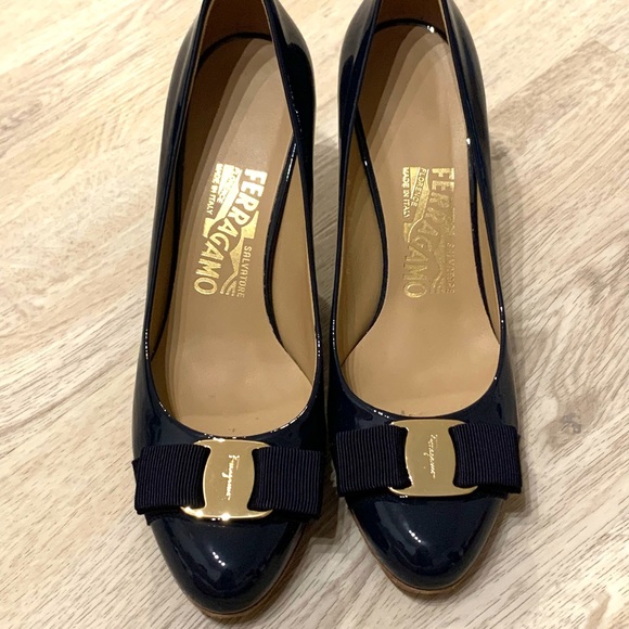 salvatore ferragamo Mid-Heel Pump - Picture 1 of 7